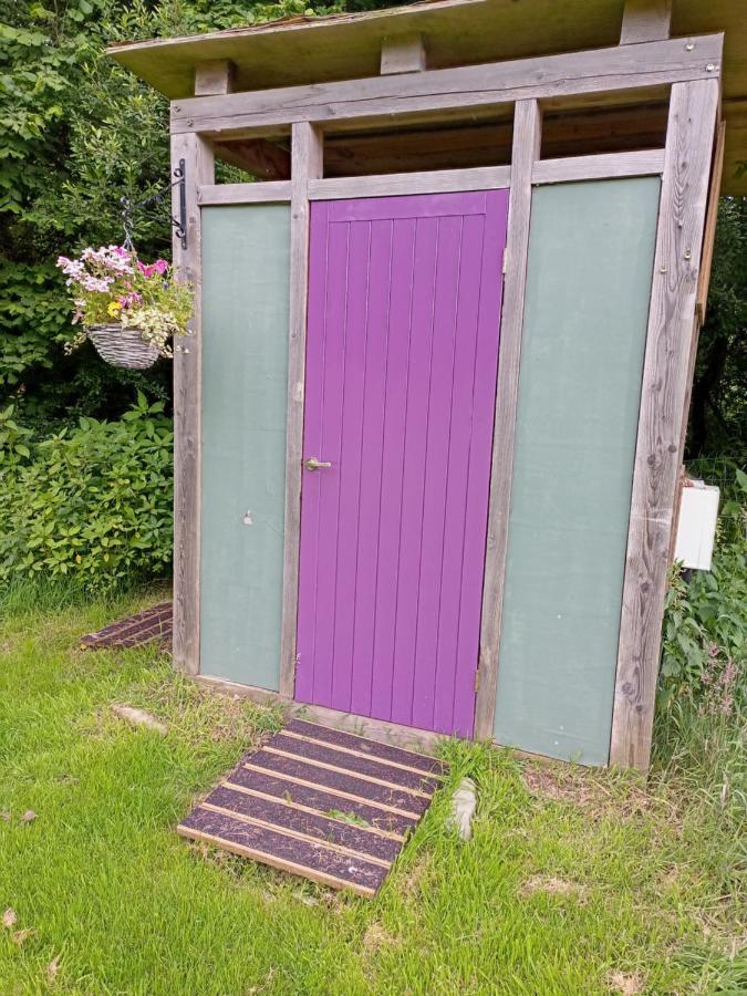 ホテル Oak Tree Farm Llanfynydd エクステリア 写真